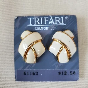 VTG NOS Trefari Ribbon Clamp Earrings Cream Enamel Gold Tone Trim Mom Wife Gift - Picture 1 of 2