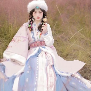 Song Dynasty Outfit Set | Top, Plissee Farbverlauf Maxirock, Lammwollmantel, Gürtel - Bild 1 von 6