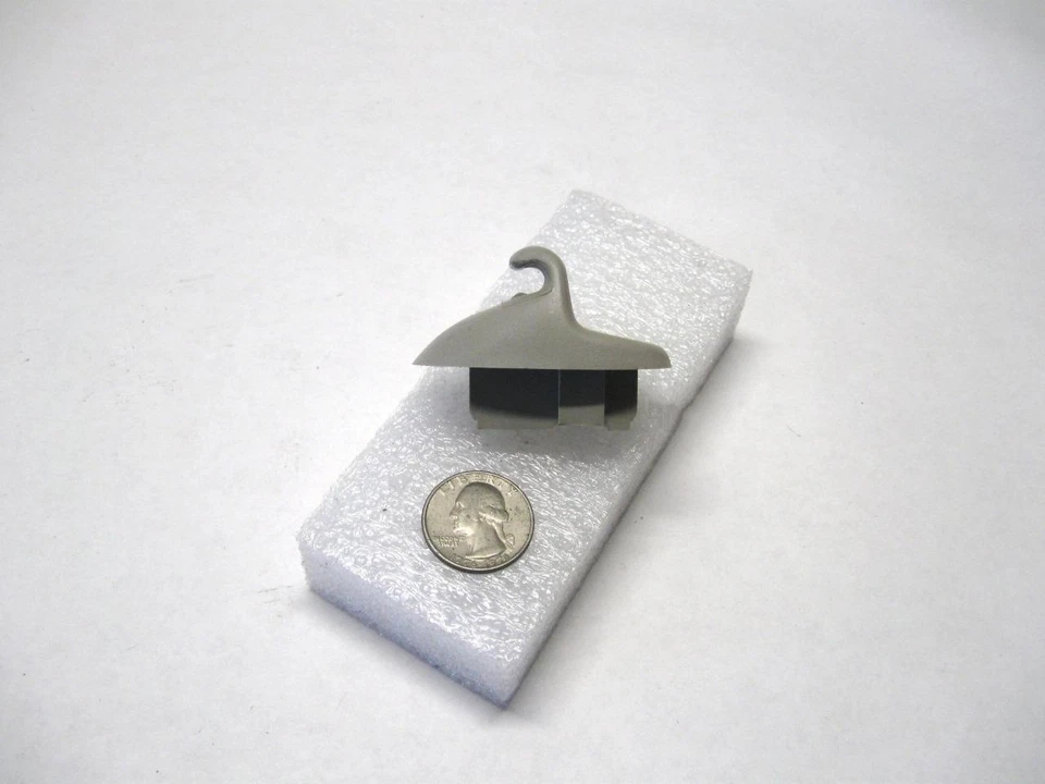 雪佛兰 VENTURE SILHOUETTE VAN SUN VISOR 夹子“灰色”2000 - 2005 年原始设备制造商 — 第 1/1 张图片