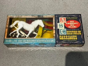 1958 Modelo Original Carruajes Históricos #2200 Surrey Caballo Modelo Kit ¡Nuevo Sellado! - Imagen 1 de 10