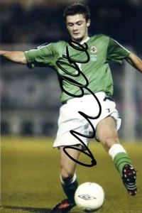 NORDIRLAND & WEST HAM: GEORGE McCARTNEY SIGNIERT 6x4 AKTIONSFOTO + COA - Bild 1 von 1