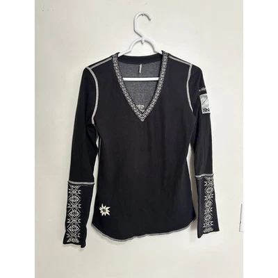 Alp n rock Black Long Sleeve V Neck Canada Snow Embroidered Top Women's - Image 1 of 4