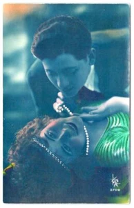 COLLAR DE PERLAS VESTIDO VERDE PAREJA ROMÁNTICA RPPC 1910 COLOR POSTAL - Imagen 1 de 2
