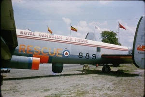 De colección 1965 35 mm Slide - Avro Royal Canadian AF avión de rescate 889 - Kodachrome - Imagen 1 de 1