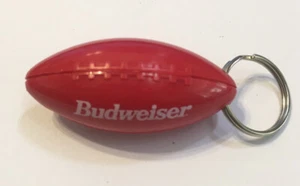 Budweiser Bier Fußball rot Flaschenöffner Schlüsselanhänger Schlüsselanhängsel weiß 2,5 Zoll neu - Bild 1 von 2
