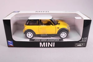 LE7310 NEW-RAY 1/32 1:32 Voiture Mini Cooper 2002 jaune friction - Foto 1 di 5
