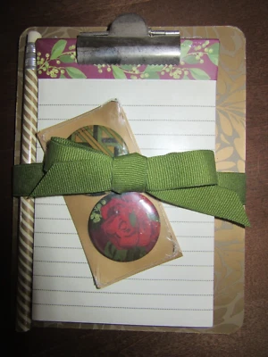 NEW Sealed Hallmark Leaf Magnetic Clipboard Set - Notepad, Pencil & 2 Magnets - Image 1 of 2