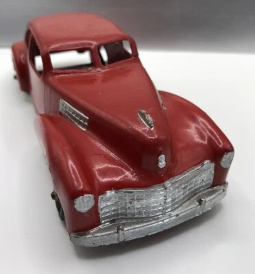Антикварная металлическая игрушка классический автомобиль Hubley 452 1941 Cadillac седан красный 7 дюймов - Изображение 1 из 4