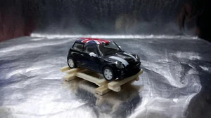 * Herpa / EA 34004WLB Wooden Frame with Black Mini UK Roof Flag Load Scale 1:87 - Picture 1 of 3