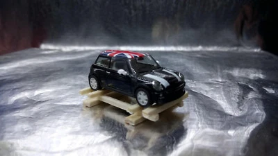 * Herpa / EA 34004WLB Wooden Frame with Black Mini UK Roof Flag Load Scale 1:87 - Image 1 of 3