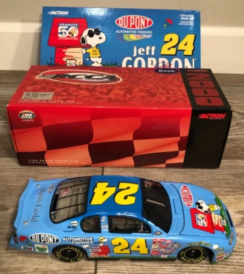 1:24 Acción RCCA PEANUTS 50th Celebration Dupont 2002 Jeff Gordon CWB #1180/6504 Foto 1 de 4