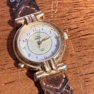 Timex Indiglo Uhr Damen goldfarben Tow Tone Zifferblatt geflochtenes Lederband funktioniert - Bild 1 von 9
