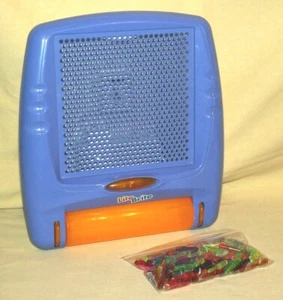 LITE BRITE FLAT SCREEN PURPLE 2003 HASBRO BATT OP PEGS INC STORAGE TRAVEL GAME. - Picture 1 of 6