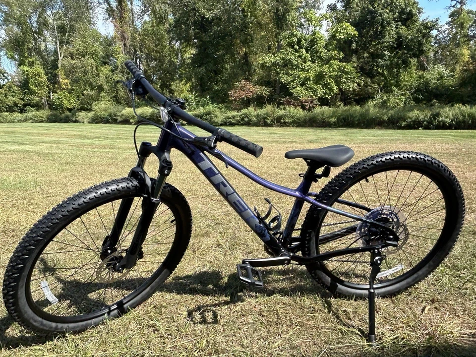 Trek Marlin 5 поколения 3 XS (колеса 27,5 дюйма) фиолетовый/W. подставка и бутылка/новый-unridden - Изображение 1 из 4