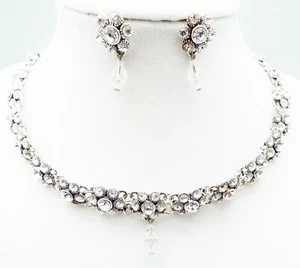 DESIGNER INSPIRED CLEAR CRYSTAL SILVER DROP NECKLACE EARRINGS JEWELRY SET NEW - Imagen 1 de 5