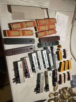 6 HO Athearn RTR piggyback flat car & 5 Tyco Version Semi Truck & Trailer & Tamp - Image 1 of 4