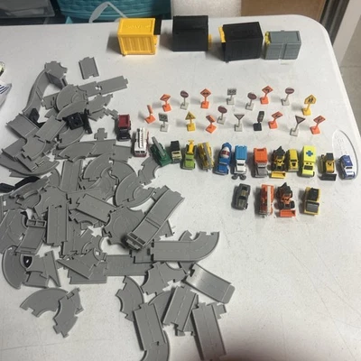 LOTE de placas de pista de caminhões de construção mini veículos série Pocket Driven by BATTAT - Imagem 1 de 4