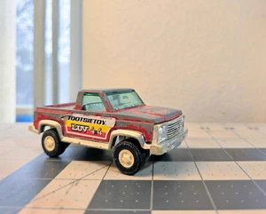 Vintage Tootsie Toy Red Chevy Luv Die Cast Modellauto 4x4 Pickup Truck - Bild 1 von 9