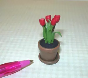 Miniatur ROTE Tulpen im gealterten Terrakottatopf mit Schale: PUPPENHAUS Frühling - Bild 1 von 1