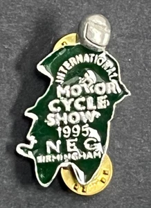 MOTORCYCLE Pin Badge BMF INTERNATIONAL MOTORCYCLE SHOW NEC 1995 Green - Picture 1 of 2