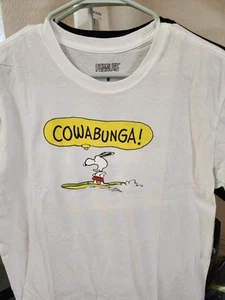 Peanuts Snoopy Surfing Men's Medium Brand NEW with Tags Graphics on Back NEW NWT - Picture 1 of 4