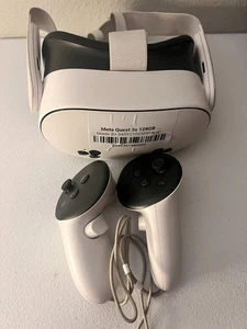 Meta Quest 3s Virtual Reality Headset 128GB White with Controllers - Picture 1 of 6