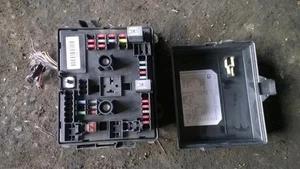 Motor de caja de fusibles sin arnés de remolque para furgoneta 12 Express 1500 442044 - Imagen 1 de 3