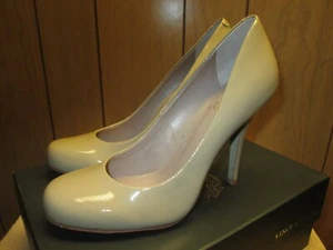 VINCE CAMUTO ELANIE Nude Tan Patent Leather Designer Rounded Toe Pump SZ 8.5 NIB - Picture 1 of 7