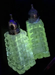 Vintage Salz Pfeffer Shaker klar Mangan Glas UV 365nm DEKO - Bild 1 von 8