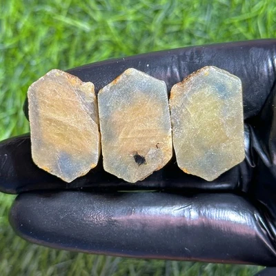 158 Ct - Natural 100% Excellent Rough Bi-Color Yellow Sapphire From Madagascar - Image 1 of 4