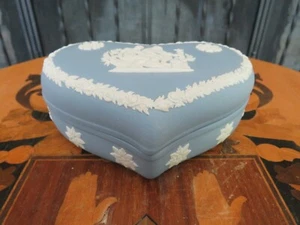 Wedgwood Blue Jasperware Heart Trinket Jewelry Box Aesculapius Treating Youth - Picture 1 of 8