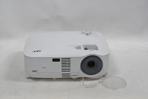 NEC VT480 Projector 3 LCD SVGA Portable Projector 2,000 Lumens - Picture 1 of 11