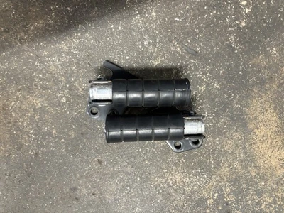 Juego de estriberas traseras para pasajero Yamaha V Star 1100 1999-2009 Foto 1 de 4