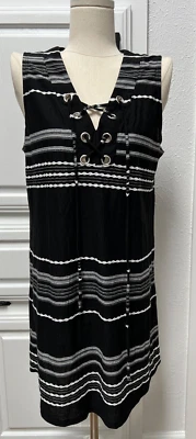 Vestido sin mangas Dotti con cordones delantero negro blanco para piscina cubierta precio de venta sugerido por el fabricante 56 USD Foto 1 de 4