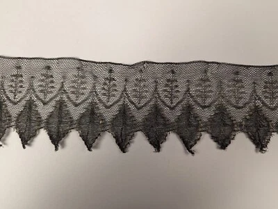 ANTIGUO ORO METÁLICO DE 1920 + RIBETE DE ENCAJE DE SEDA NEGRO CON PATRÓN DE HOJAS Foto 1 de 3