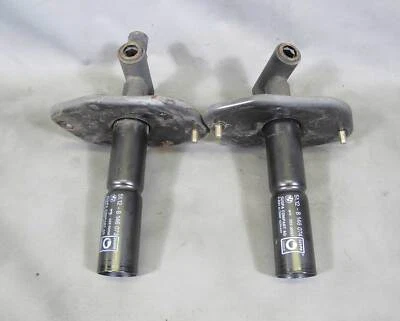 Par de amortiguadores de montaje de parachoques trasero de fábrica con escotilla compacta BMW E36 318ti OEM Foto 1 de 4