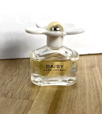 Marc Jacobs Daisy Eau de Toilette Mini Splash .13 fl oz 4 ml tamaño de viaje 95 % Foto 1 de 4