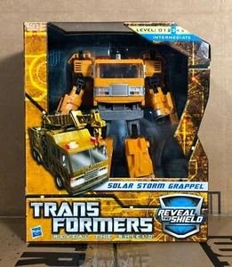 Solar Storm Grappel MISB Voyager Class Transformers Reveal the Shield Grapple - Picture 1 of 6