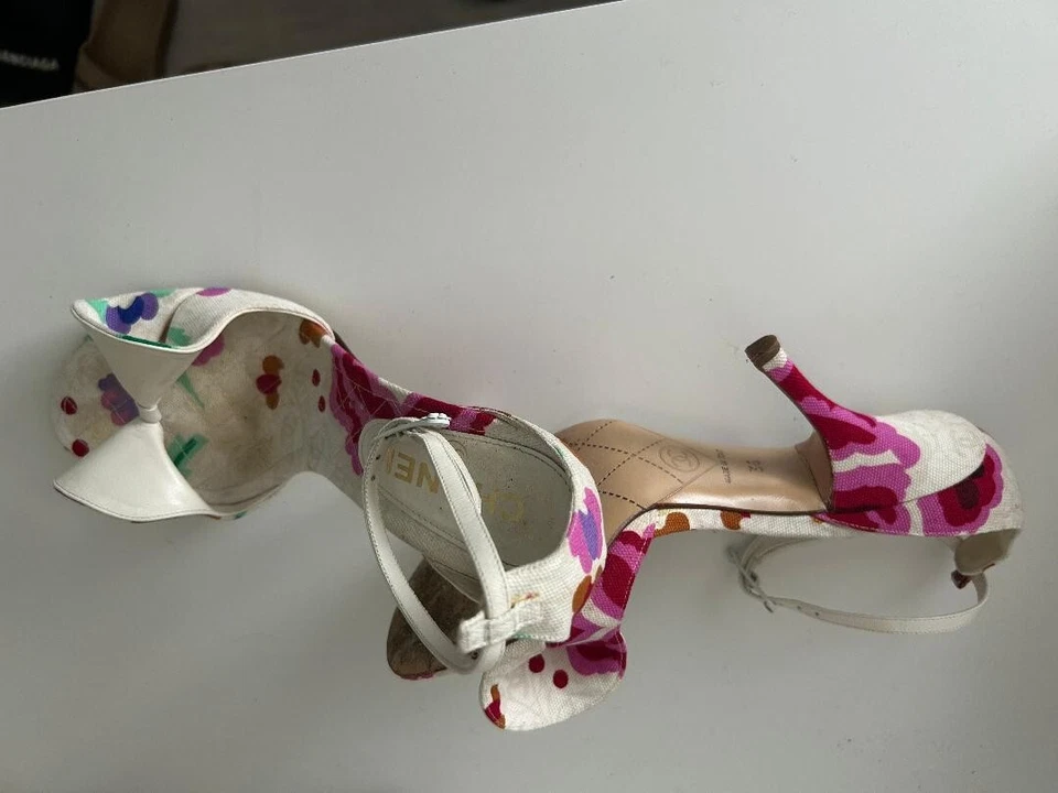 CHANEL CC LOGO CAMELLIA FLOWER CANVAS PUMPS ,SIZE 36' BLAK FRIDAY!  sale - Image 1 of 4