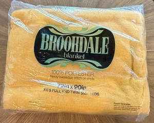 Vintage Brookdale Polyester Decke 72 x 90 Twin Full Yellow Neu aus altem Lagerbestand - Bild 1 von 4