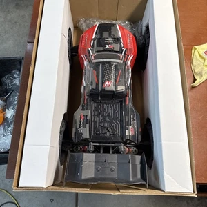 Monster Truck Arrma Kraton 6S BLX RTR V5 1/8 4x4 8608V5T2 rojo sin escobillas - Imagen 1 de 15