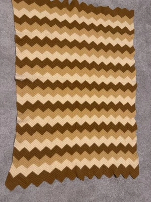 Manta de Colección Hecha por Abuela Lana Afgana Chevron Marrón Borde Festoneado para Regazo Foto 1 de 4