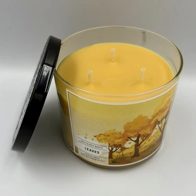 Vela perfumada Bath & Body Works - FOLHAS - Tampa cênica 3 pavios 14,5 oz - NOVA - Imagem 1 de 4