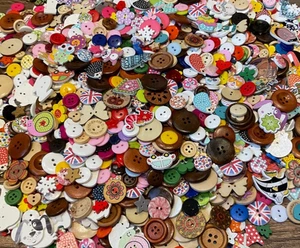 2000 Brand New Mixed Random Buttons - Job Lot - Resale - Art - Craft- Sewing etc - Picture 1 of 1
