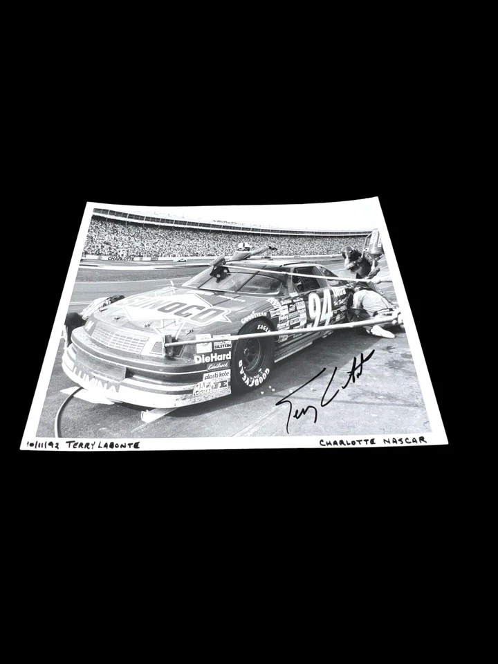 Foto autografiada 8x10 NASCAR HOF Terry Labonte Charlotte 1992 vintage en blanco y negro Foto 1 de 4