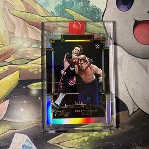 BRET “HIT MAN” HART 2024 PANINI TRES CUENTAS SP 15/40 WWE #140 CUBIERTA - Imagen 1 de 2