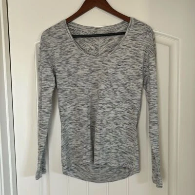 Top de yoga Lululemon negro gris manga larga rendimiento cuello redondo para mujer talla 6 Foto 1 de 4