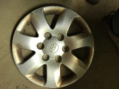 08 09 10 Hyundai Entourage Wheel Hub Cap Cover  - Image 1 of 2