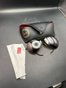 Vintage RAY-BAN Bausch & Lomb Aviators con marcos negros y lentes marrones, estuche. 6214 - Imagen 1 de 19