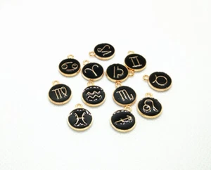 ciondoli segno zodiacale in metallo smaltato 12mm colore nero ,oro bijoux - Foto 1 di 2